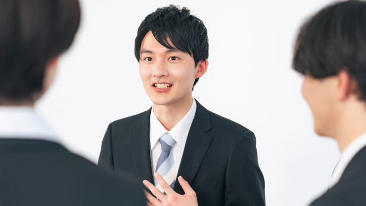 エンジニアの転職面接における自己紹介の構成と対策を解説するイメージ図