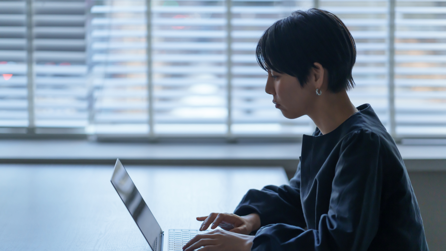 コーディングテストに臨むエンジニアのイメージ